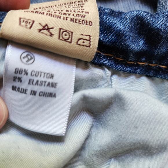 Big Star Liv Jeans Womens Size 29 Cut Off Cropped Low Rise Distressed Embroider - Picture 13 of 13